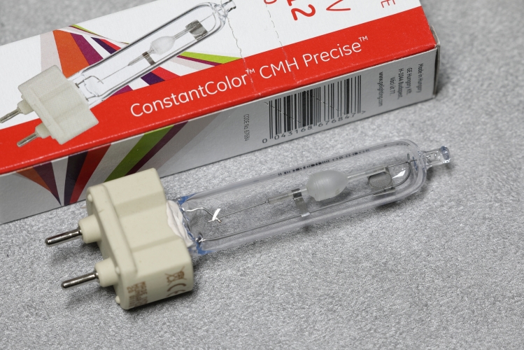 35w GE ConstantColor CMH Precise: Unusual arctube.
I've never seen a CMH lamp like this before.
It appears to have a hybrid design of arc tube with one half featuring the traditional squared end of the early CDM lamps and the other half having the formed arc tube profile of the modern lamps.
I wonder why they have opted for this design over the full "uniform" style discharge tubes?
One for James!
