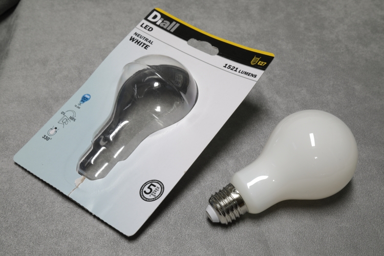 Diall 14.5w 4000k frosted LED filament lamp
Finally picked up one of these to play with.
A 4000k colour and an output of 1521lm means this is almost a 50w MBF replacement.
Claims 15,000 hour lifespan.

I wish they would make one with the elliptical outer envelope of a 50w MBF tbh...
