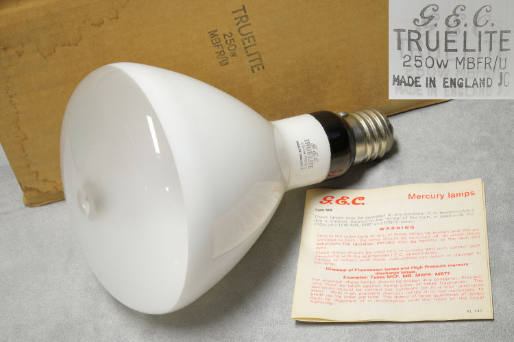 250w G.E.C Truelite MBFR/U
1 x NOS G.E.C Mercury-fluorescent reflector lamp in 250w flavour with an internal reflecting surface of Titanium Dioxide from 1977!

