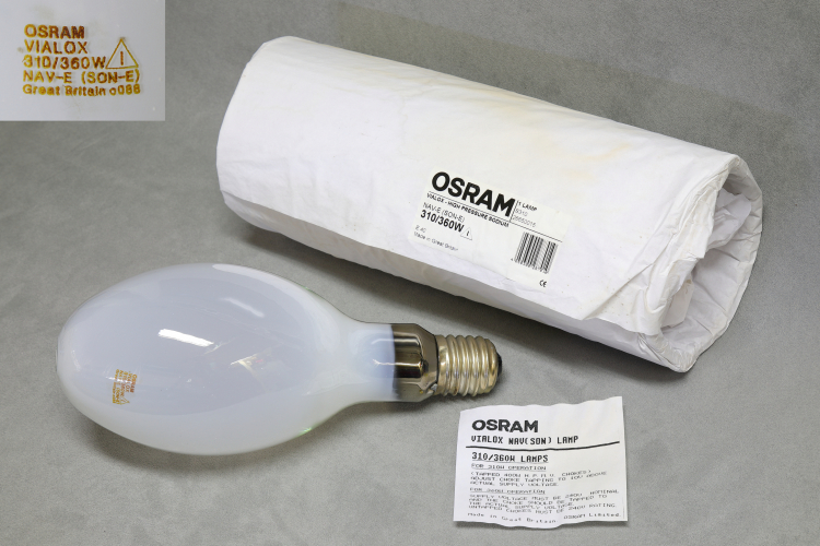 Osram 310/360w Vialox NAV-E Mercury Retrofit
1 x 310/360w Osram elliptical coated high-pressure sodium lamp designed to replace 1 x 400w high-pressure mercury vapour lamp on the existing control gear which gives a significant increase in luminous flux and a small energy saving.
Unlike other retrofit lamps which feature a penning gas mixture, this lamp relies on an internal thermal "snap starter" for ignition which fires off with a nice ping. It takes quite a while to reset after the lamp is powered off.

This lamp is designed to operate at two wattages on standard high-pressure mercury vapour ballasts. 360w when the voltage tap is set normally and 310w when the ballast tap is set to 10v above the average supply voltage.
I measured 3.7a at 105.5v when my ballast was being fed exactly 240v. Since the ballast that I am using only has 230 or 240v taps, I simulated a 250w tap by simply feeding the ballast 10v less on the 240v tap. I measured 3.6a at 100v at that setting.

10,000h
34,000 / 38,000lm
310 / 360w
110 / 120v
3.4 / 3.7a

