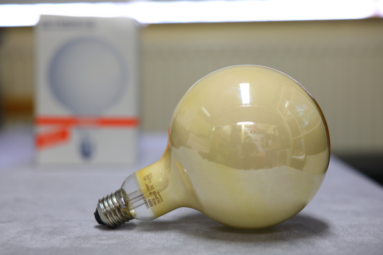 80w Osram HQL-B Super De Luxe
1 x 80w Osram HQL-B Super Deluxe lamp. Been after one of these for ages!

Has a nice big rounded outer envelope which makes for very low glare and it's special phosphor and gold filter gives off a nice warm light.

Had to import this from Gemrany.

3000lm
2900k 60-69% CRI

