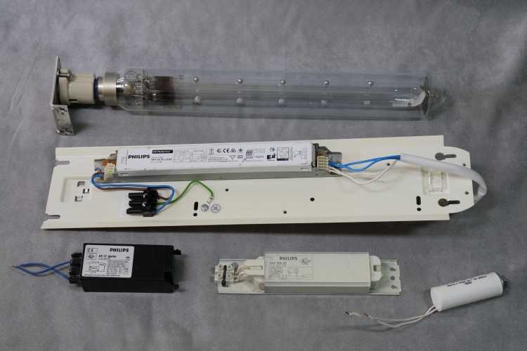 Philips FGS224 SOX Conversion: Before 2
Geartray with components ready to be fitted.
Custom lampholder bracket was made from a bit of sheet ally.
