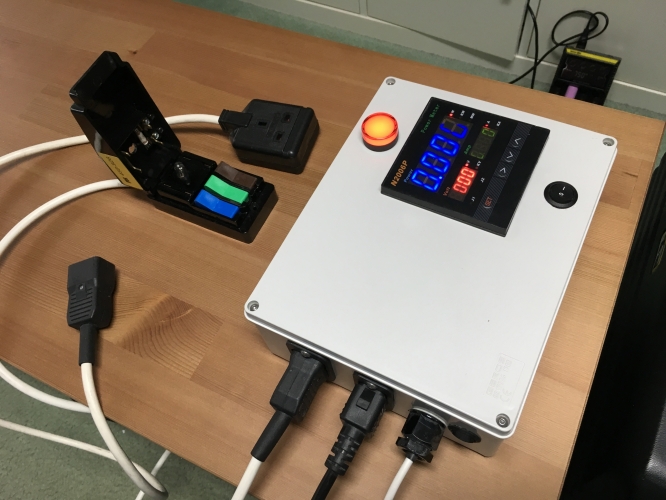 DIY power meter.
Built this a few years ago so I can monitor power of various things without having to rig up a couple of multimeters and clamp meters. 
The meter itself shows volts, amps and watts. Itâ€™s actually a very versatile meter and you can program it to trigger things when certain perimeters are dropped bellow or exceeded. The display looks a bit strange on camera because it is multiplexed and the camera has caught the refresh.
Usually plugged right into the output of the Variac and the voltage seems to be quite accurate. Letâ€™s me get very fine control of it.
It doesnâ€™t like very small currents of less than an amp but youâ€™d expect that as itâ€™s really designed for hundreds of kw lol. In fact it has a MW scale, I imagine youâ€™d need a beefy CT for that lol.

Switch on the front controls the output contactor and the big red indicator shows when itâ€™s energised. The switch on the side is the main switch for the meter. Currently showing zero as itâ€™s not plugged into anything.

Iâ€™ve used big 20amp C19 & C20 input and output sockets and Iâ€™ve got a few leads made up with a standard plug socket, quick test connector and a standard C13 kettle plug on the ends.
