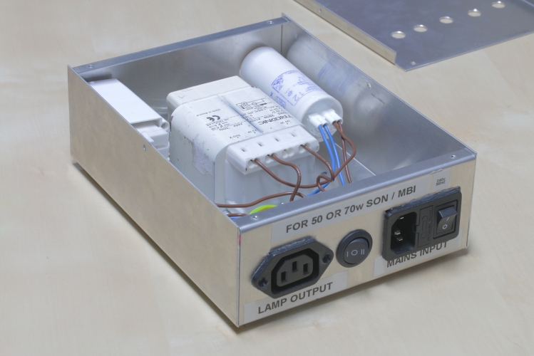 DIY 50-70w SON/MBI gearbox.
Ally project box, dual-tap Tridonic ballast & ignitor. 
