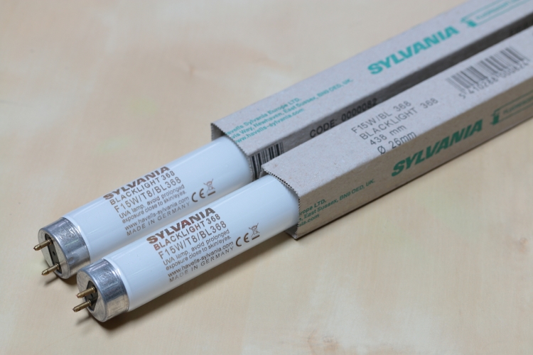 Sylvania F15 T8 BL368
Two 442mm 15w UV-A T8 lamps designed for insect traps and killers. Outputs UV at 368nm.
These are the original two that I fitted back in Jan 2015 to replace some no-name jobbies that was supplied with an  Insect-O-Cuter ZE122 Plus Zap.
I have since got 4 more, two to replace these and two as spares.

