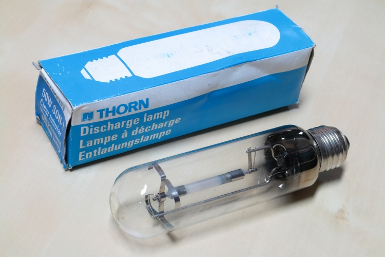 Thorn 50w SON-T
Nice NOS lamp supplied with a NOS Piazza.
Date code: 02
