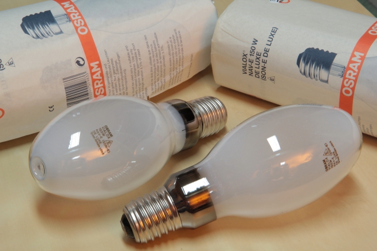 Osram (UK) 150w SON-DL E Deluxe 
Two NOS British-made 150w deluxe high pressure sodium lamps.
SON-DL lamps run at higher temperature and pressure than regular SON lamps and therefore have a cooler colour temperature and greatly increased colour rendering.
Efficiency is sacrificed as the lamp has a slightly lower luminous output compared with regular SON.

2300k
20,000h
12,500lm
65% CRI

I used one of these in a home-made uplighter made from an old lowbay luminaire :) In use during the photo as you can see in the reflection :)
