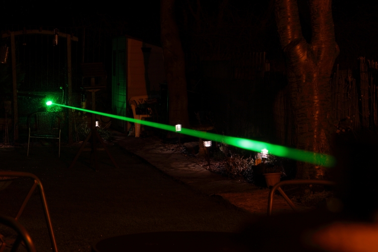 Light Amplification by Stimulated Emission of Radiation
Playing with cheap 50mw 532nm DPSS laser.
This thing goes miles!
