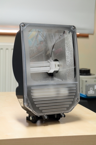 TRAC PRO42HF
TRAC PRO floodlight for 1 x 42w PL-T lamp.
I used to have one of these in 80w MBF flavour which I later converted to 35w CDM-T but I got rid of it a few years ago which I regret so I decided to get another one to play with!

This is quite bright and at 3200lm is on par with the 80w mercury lamp and has far better run-up and CRI performance.

