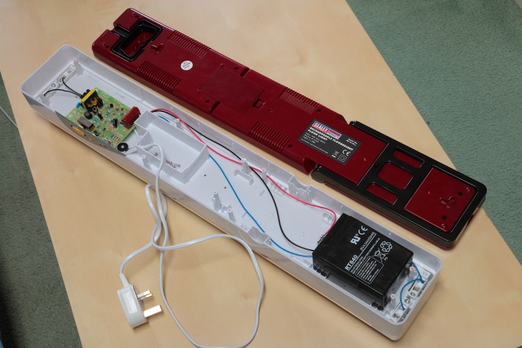 Sealey "18/36w" rechargeable portable fluorecent light: Control gear.
Showing the insides of this unit. 
Battery is a 6v 4ah and there is room for another.
Only a single connection to each end of the lamp is being made. Runs the lamps at only 8w at about 12khz!

One thing I think is also a bit shit is the charging circuit which is just a capacitive dropper and a bridge rectifier!
Shit!
Still loads of room for hacking and modding though.
I plan to fit another battery and get some proper 12v 18w inverters for this.
