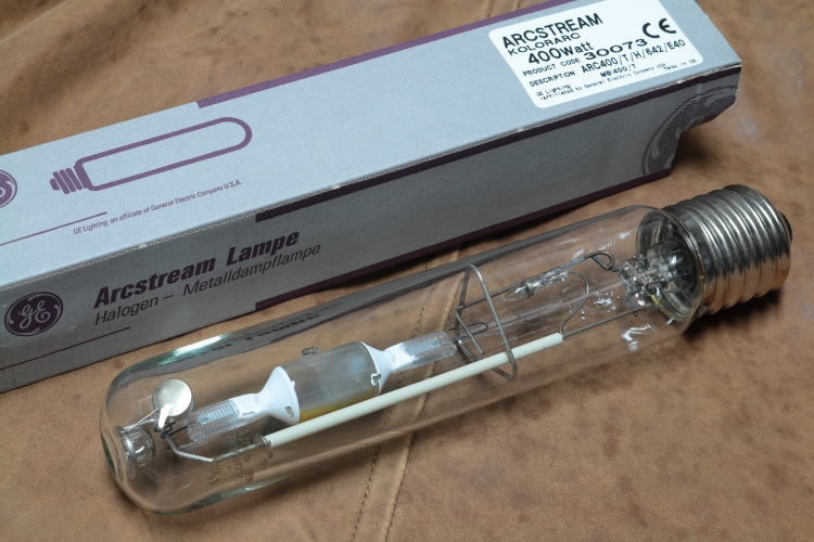 GE 400w MBI-T Arcstream (UK)
1 x British made 400w GE metal-halide lamp.

4200k
12,000h
35,000lm 
