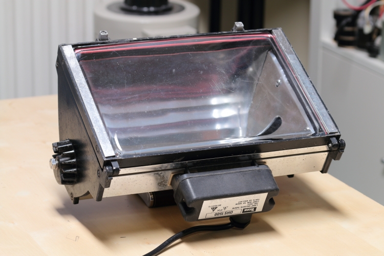 Sad old 1500w Thorn Haline
1 x Thorn OHS1500 Haline floodlight for 1 x 1500w linear halogen lamp or 1 x 400w SON-TD.

In a bit of a sorry state and missing it's bracket but still works. 

Got this so I can test 400w SON-TD lamps and also to maybe use as a heater with a ruby halogen heat lamp in it since the proper ones are mega money.
