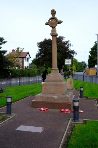 War memorial half-bollards.
I quite like this setup tbh. Not sure what lamps they burn though.
Spotted in Hale village in Cheshire.
