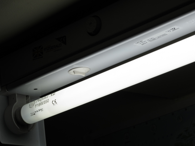 GE F18T8 Polylux XL 850: Full Power
1 x UK made GE 18w T8 Polylux XL lamp in colour 850 at full power in a Fitgerald LPF20.

Really old photo from 2012 heh.
