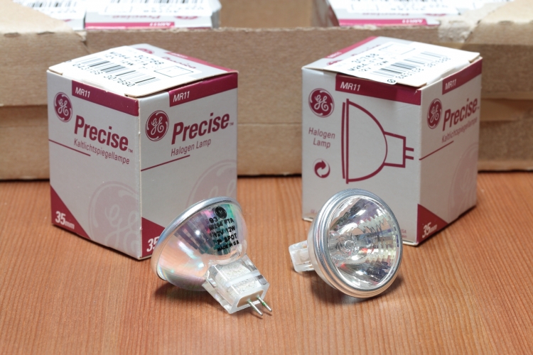 UK GE 12w 12v 7' MR11
Nice UK-made MR Halogen lamps.
Interestingly the dichroic coating is a greenish blue when lit rather than the normal reddish orange that you normally see.
