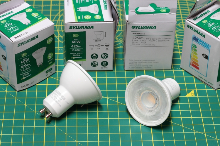 Sylvania 6w RefLED ES50 V4 110'
Decided to try these in the kitchen to see what difference the wide-angle beam angle makes compared with a narrow spot.
Looks a hell of a lot better with hardly any sharp shadows. Much more uniform lighting now.

425lm
3000k
15,000h
