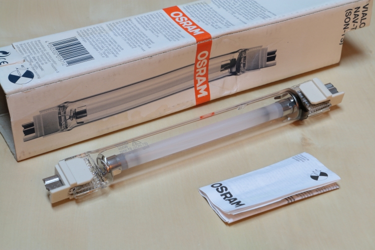 Osram 400w Vialox NAV-TS 
Double ended SON lamp with Fc2 caps.
I bet these are bloody bright when mounted perfectly in the focal point of an elliptical reflector!

2000k
48,000lm
24,000h
