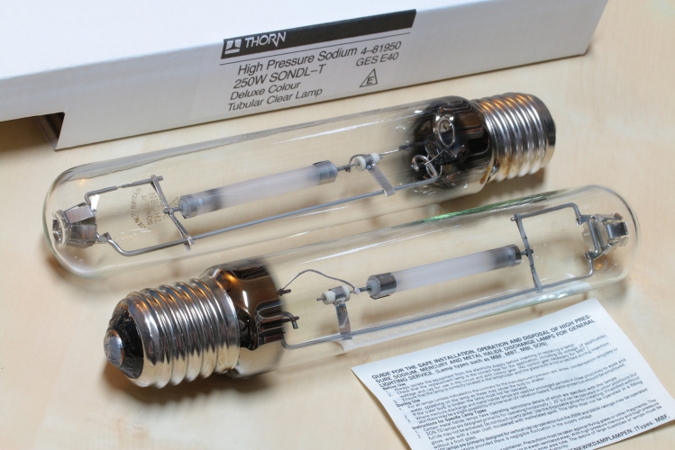 Thorn 250w SON-DL T Deluxe
Deluxe SON-T lamp. The best type of SON lamp :)

21,000lm
24,000h
2300k
CRI 65%
