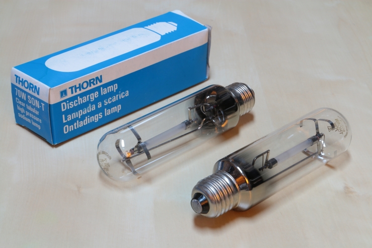 Thorn 70w SON-T
Two new-old-stock Thorn clear tubular high-pressure sodium lamps. 

Date code 91 and 93.
