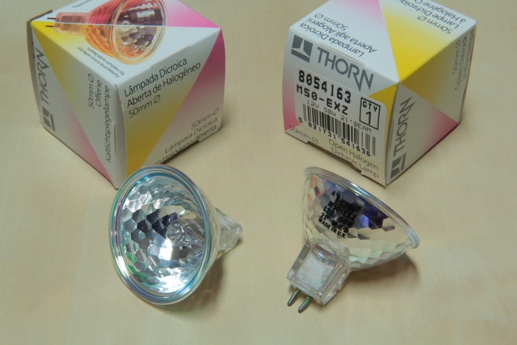 Thorn 12v 50w M50-EXZ 
Two NOS Thorn dichroic open tungsten-halogen MR16 lamps.

Classic.

3000h
3000k
900lm (3700cd)
21' beam

