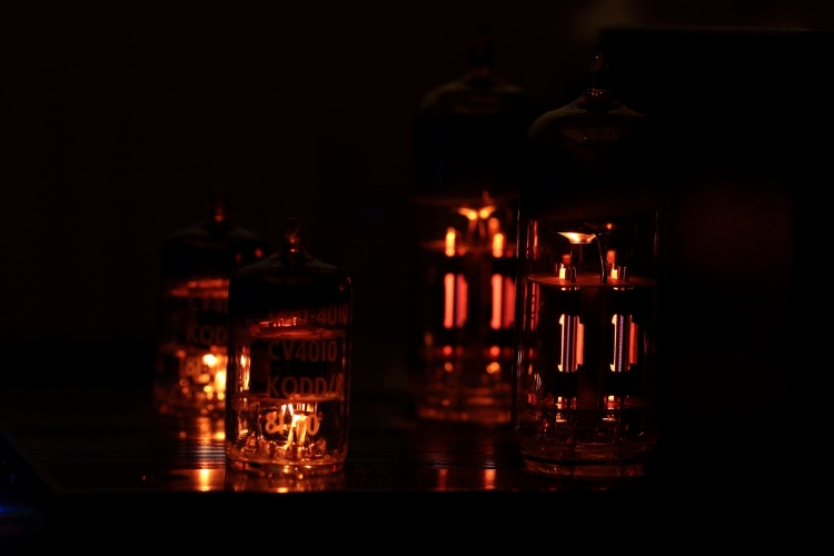 Thermionic Valves 2
Nothing like listening to your favourite album in the dark with the warm glow from the cathode heater filaments.

Two mil-spec Mullard EF95 pentodes and two mil-spec Russian Novosibirsk 6N6P dual triodes.
