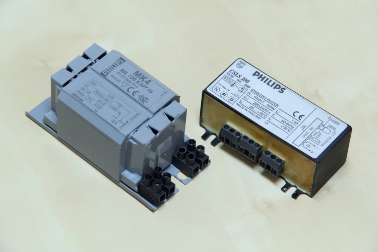 Philips 100w SDW-T gear.
Magnetic choke and ignitor/stabiliser unit for SDW-T lamps, aka "White SON".
Used together for ignition and also to maintain the proper colour temperature.
