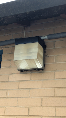 Car park revisit repairs: Thorn Bulkheads
Me and Nick noticed they had two bulkheads with black SON T lamps! Turns out no power to the fittings! 
