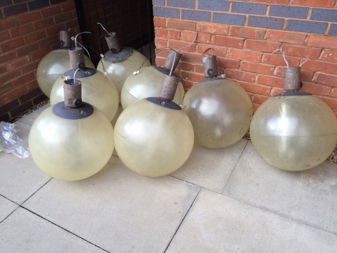 Home delivery of eight Quadlight SOX lanterns 
After visiting Ringway today i asked some of the contractors about the SOX globes they were ripping out so later on they dropped off eight to my house!

