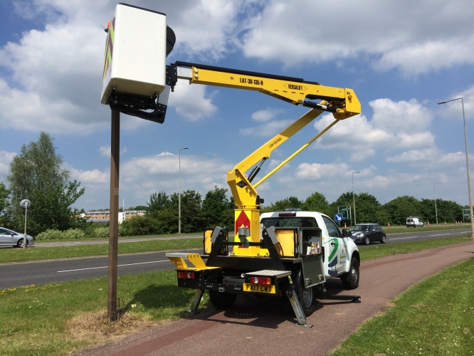 Maintenance Ringway cherry picker for Footpaths and Redways in Milton Keynes 
