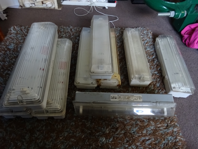 Non maintained bulkheads for sale at the meet.
3X tamlite, 3X Sector, 1X Newlec, 1X grey JSB, 1X Chloride Bardic. All in used condition, Â£3 each. These have some age to them as they all have red LED's.
