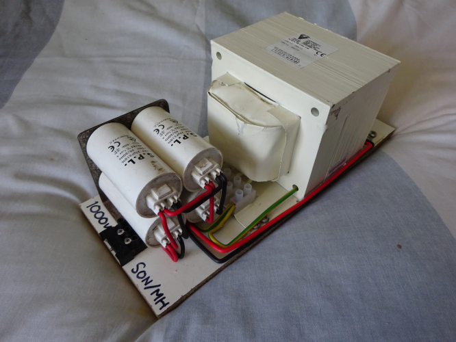 1000w SON gear board
This is a brand new old stock 1000w SON ballast I ordered in specially for the Soldi & Scatti - Solcam DSC1000 lantern, and once arrived I quickly got to making a new gear board for it. The first thing that struck me about the ballast is just how bloody heavy it is, the screws in the wooden backboard in the display column certainly bend when this boards hung off them, so for obvious reasons this won't be hung off the door of the lanterns shed cause I think it'd pull the door off the hinges...

Off Dez's advice I wired in 100uf of capacitors, obviously I didn't have anything remotely close to that rating in a singular piece, so I made a bracket to take 4 25uf capacitors, all wired in series. 1000w Igniters have to be as close to the lamp as possible, hence why there's no igniter fitted here, which is good really else the whole board would have been hanging out the column door.
