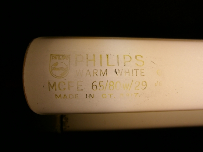 Brass cap Philips tube
I decided to pair this up with the AEI Series 2 F2060 fitting due to the brass caps being completely on show. It was a tip find ages ago, and was the first brass cap T12 tube to enter the collection. I show it lit here as it makes the etch a bit clearer.
