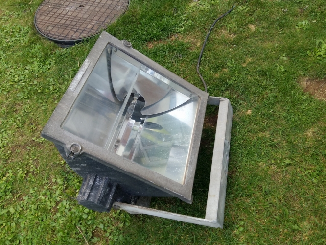 400w SON-TD
Up for grabs at the meet is this Thorn ON1500 floodlight. It's a beast and proper rugged. Running a 400w TD lamp when removed gear is mounted remotely. Get in touch if interested. Quality thing I'd like to keen for fun but I can't keep so much crap!!
