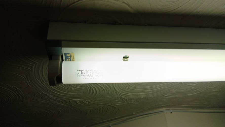 SERVICE - Long life guaranteed cool white 20w T12
USA made tube, according to someone on LG, made by Philips. Tube is shielded, so not expecting much in the way of wear marks/banding. Turned up on UK eBay years ago
Keywords: SERVICE - Long life guaranteed