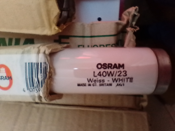 Osram 40w 2ft white
Another one I think came from Kev, This is made by Thorn apparently
