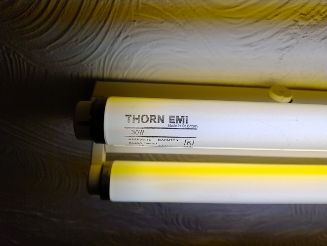 Thorn EMI 30w warm white
Had to adapt the end caps of the Fitzgerald light pack with Mr pliers to accept T12 tubes, another visit to CP Lighting got these unshielded gems into my possession.. 
