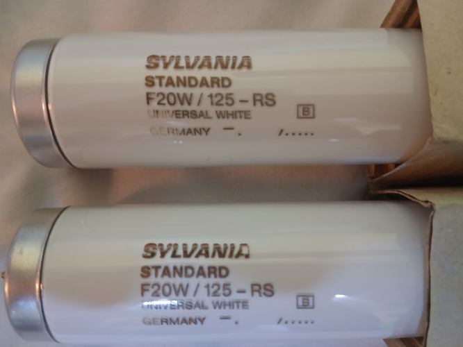 Sylvania Universal white/natural 125 20w T12
Last of the line SLi tubes, not the greatest from what I read
