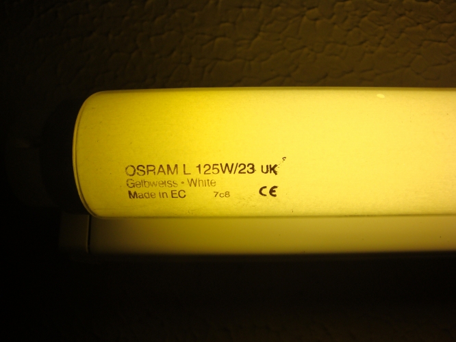osram 125w 8ft nos col 23
fired this up and its amazingly bright, more so than the thorn 8ft 125w warm white tube. it markings are 7c8? is this a hamilton tube? not sure as it should have a n before the 7c8, but it has philips style caps. not sure

