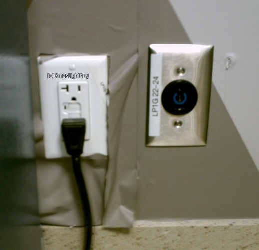 Sometimes you just gotta wonder about people...
2 outlets:
Take a look at the one the left... Notice how the wallpaper around it is all messed up & wrinkled?
Its like that because the guys who did the wallpaper didn't bother to unplug the cord you see there, and instead just ran the wallpaper right over top of it. *roll eyes* sometimes you really have to wonder what were they thinking?


