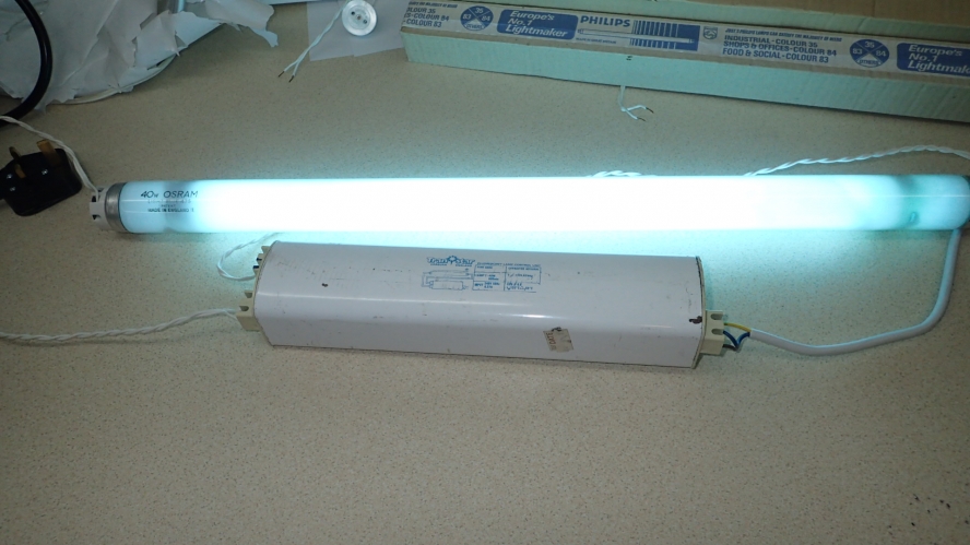 OSRAM 2' 40W Light Blue
An amazing and much treasured lamp from Andy. The Transtar ballast driving it is almost as big!
