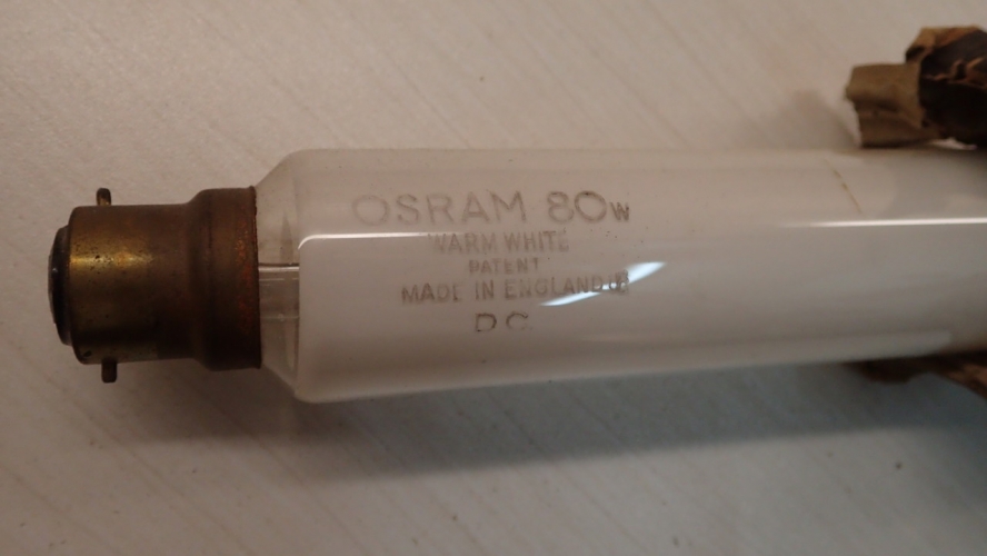 Osram 5' 80W BC Warm White
This one is pristine.

