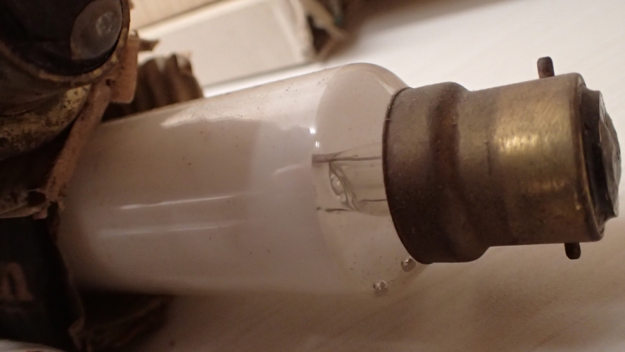 Osram 5' 80W BC
A healthy dose of mercury in this unused Osram classic
