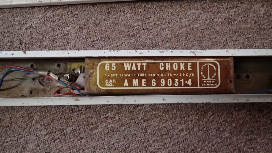 EKCO Superslim
My first Superslim, rescued from where the Atlas Lighting Unit came from. I can't believe how slim these really are. The choke hums like a good 'un.
Keywords: EKCO;Superslim;ECKO Superslim