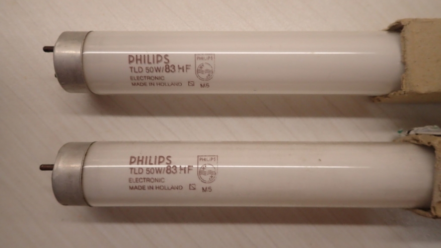 Philips 5' 50W/83 HF
Philips' argon-filled tube especially for electronic ballasts, now obsolete. Also good for good old-fashioned 50W SRS. This is triphosphor warm white.
