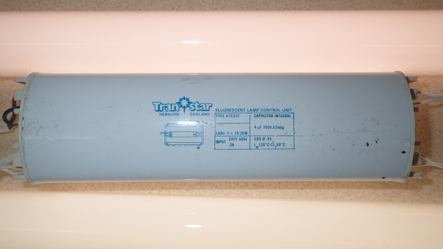 Transtar 2 x 15-20W HPF Quickstart ballast
Tested Nov 89, so this is its first power-up in over 26 years. It works rather well.
