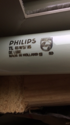 My First T12 philip 5 footer
Here i got 5 of these colour 37 5 fooer 
T12. I have other 5 foot T12 but not a philip 
One. Plus this lamp being out of production
For a while. 
