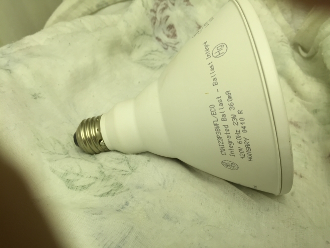 GE Self ballasted 23 watt metal halide
Here a Screwball, I found a 23 watt SBMH  at a Restore, paid $4.00 for this rare odd lamp, i have a feeling that LEDs killed off. only 23 watts at 120 volts. 
