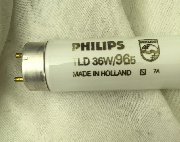 Philips TLD-36 965
Here got these from A fellow LG 
Collector interesting to see a triphosphor 
965 lamp
