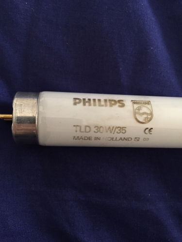 TLD 30W/ 35 3 foot T8 tube
This T8 white tube came with my LP30 this rather a uncommon colour 
In the US, i wont be suprise that there are 3 foot T8 of these floating 
Around in the states, but we can still get halophosphor tubes in these 
Sizes, Cool whites being most common. 

