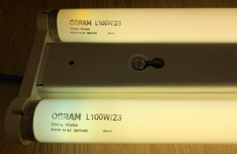 Pair of OSRAM 100W T12 tubes lit
Showing the saved tubes lit. these fired straight up. Fitting is a fitzgerald 100w 8ft twin.
